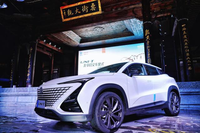 20天的预售，订单量突破了11693辆，长安UNI-T缔造全新“引力”！