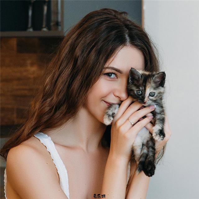 翘好看的极品腿模！乌克兰正妹大姐姐“Viki Virgo”一双美腿吸粉利器！