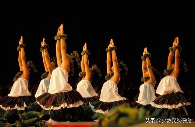 回族舞蹈的舞蹈特点是什么