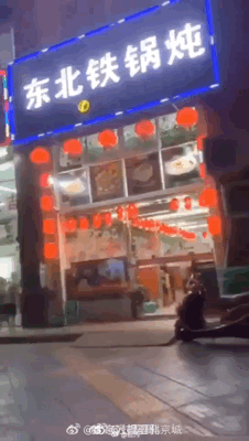 我在海南出门买包烟，能碰到九个东北人...