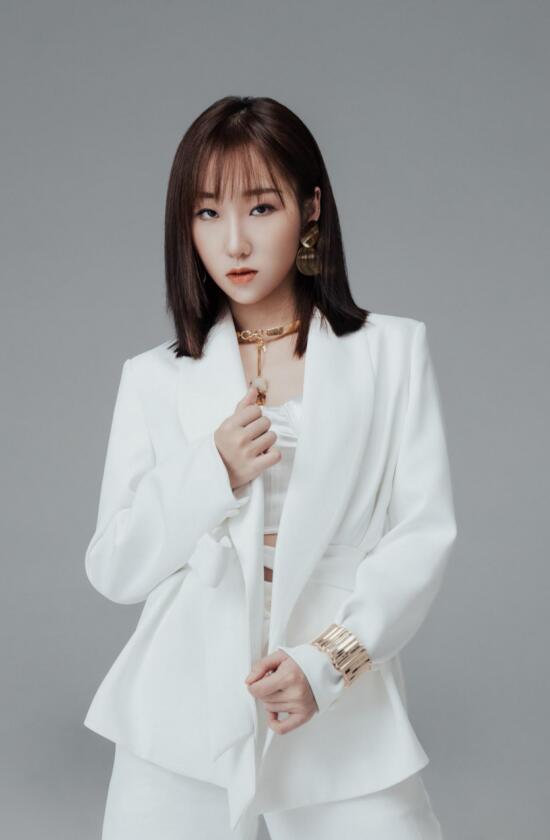 歌手王瑞淇新歌《被幸福包围》甜蜜来袭