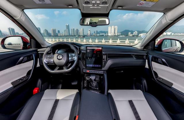 没买车的有福了，这款车凭实力斩获最佳智能紧凑型SUV，不到7万