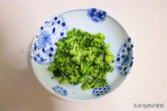 做水蒸蛋，用这方法最快，3分钟就好，早餐吃太方便了