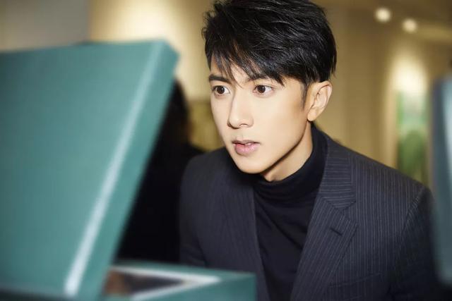 吴尊：16岁相识、25岁隐婚、30岁领证的妻子，41岁终于正式公开