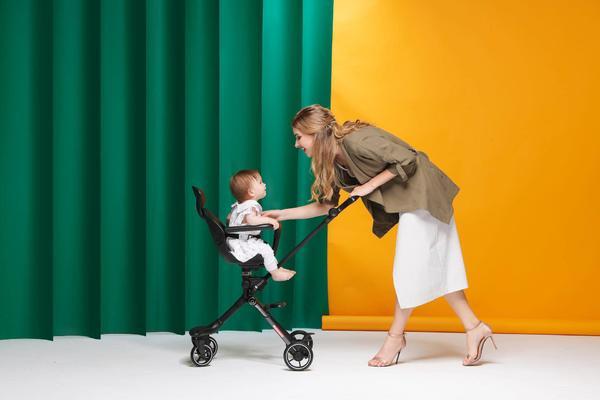 雪梨直播带货delama德拉玛遛娃车，3分钟销量百万