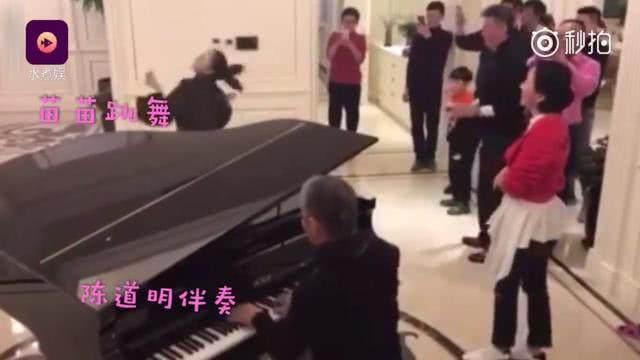 2018年，被冯小刚逼赤脚跳舞、陈道明爆粗口的女孩，如今怎样了？