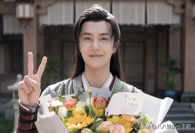 《有翡》杀青，赵丽颖一袭背影告别周翡，王一博却因暴雨杀青失败