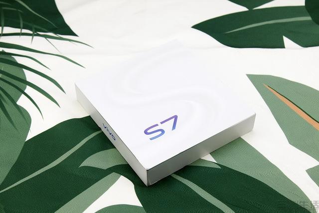 自信而美丽的5G“特长生”：vivo S7评测