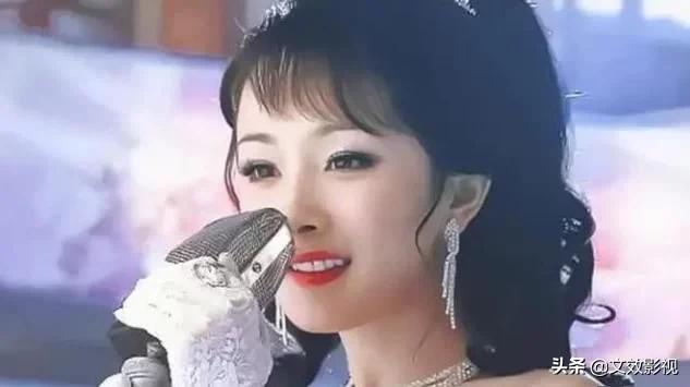 有种“小鹿乱撞”叫杨幂穿旗袍，侧身曲线太撩