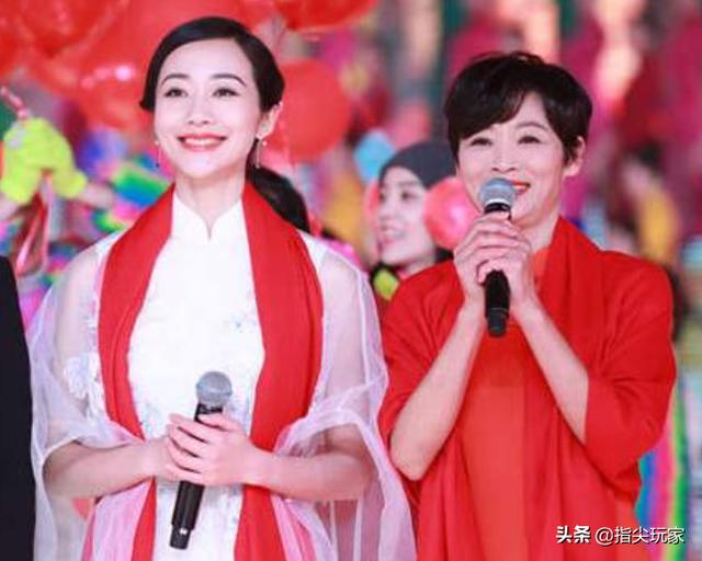 关晓彤妈妈的职业，韩雪妈妈的职业，看到杨超