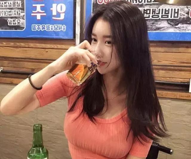 一款柔软的T恤衫带来的魅力，使你看着更成熟有型