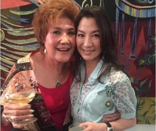 58岁杨紫琼近照曝光风采依旧，情定大16岁富豪，