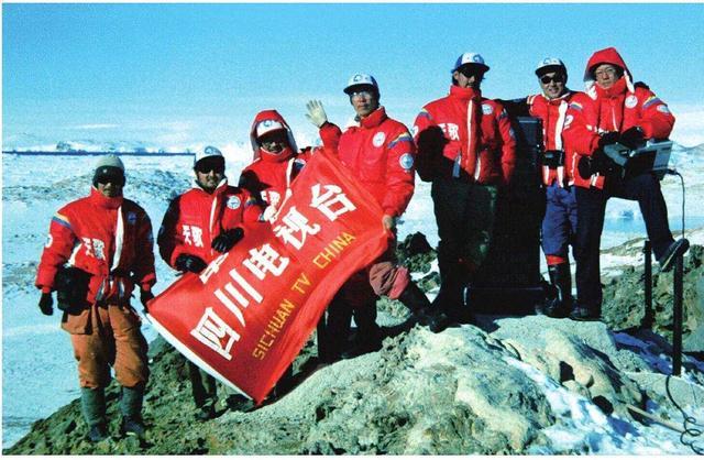 32年前，张国立在南极点燃炸药包，救下100多条人命荣获二等功