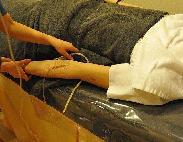 有钱真的可以“长寿”？赌王曾花数亿打针，而