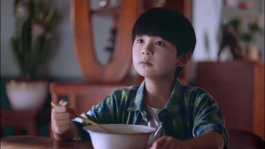 《以家之名》懂事小凌霄和绝情母亲:亲子关系中,情感错位太可怕