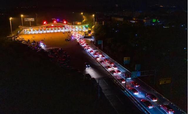 武汉往来人口_武汉地铁出人口图片