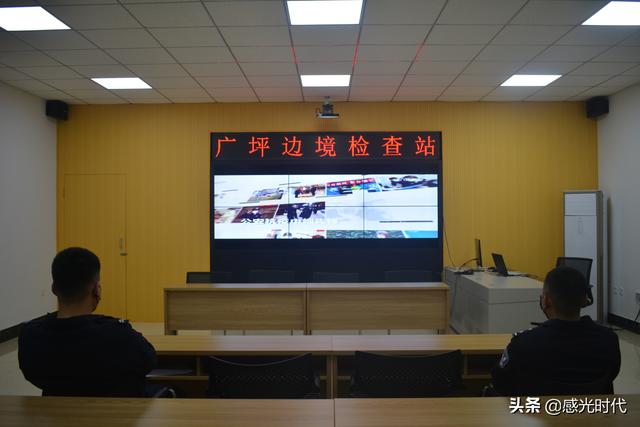 基层民警观看”致敬了不起的她,公安抗疫巾帼先