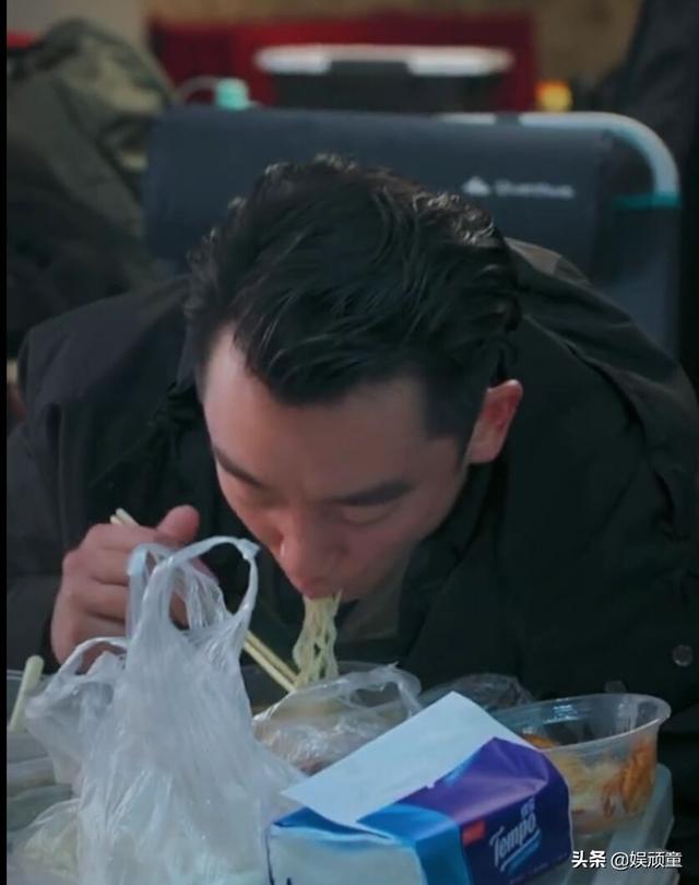 《奔跑吧》郑恺发胖被吐槽，但看到他增肥的过