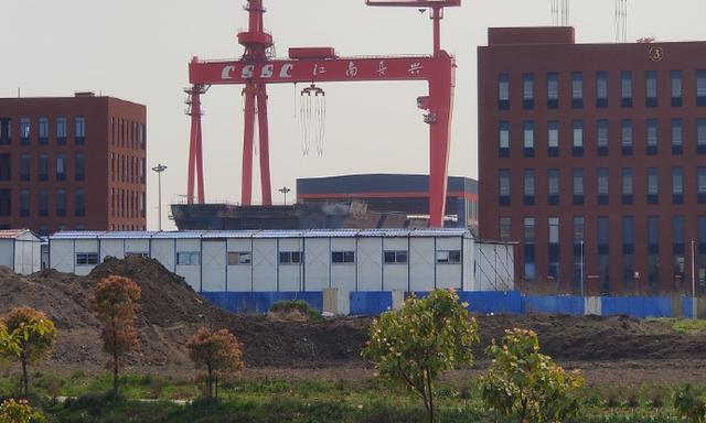 常规航母适合上电弹么？这个问题美国人解决不了，我国能解决？