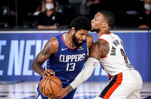 利拉德再演神仙球！轉身後突破，卻砸在哈里斯身上直接進框