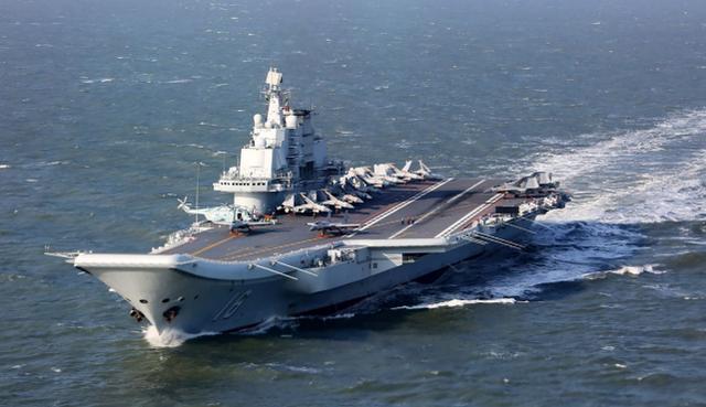 外媒：三艘航母三艘两栖攻击舰，中国海军舰载机飞行员需求很大