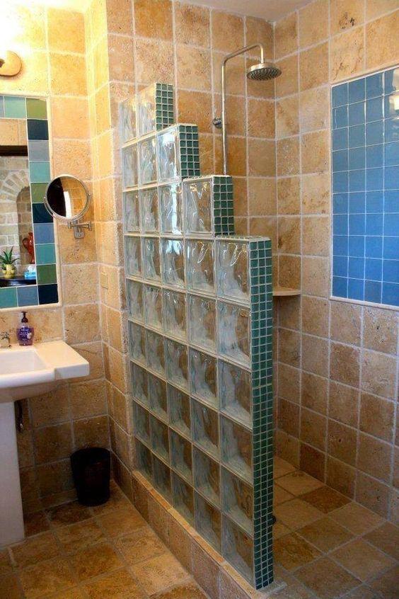 卫生间隔断不要千篇一律，做成阶梯式掏个壁龛，实用性多10倍