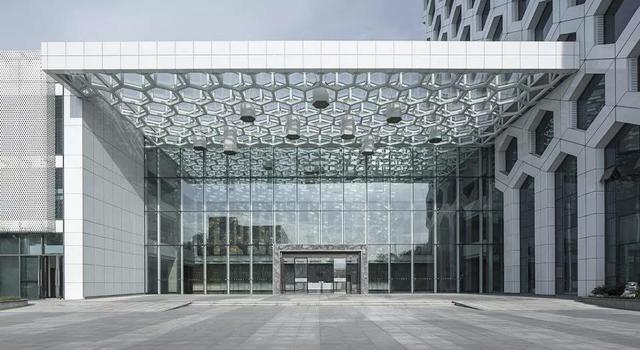 ▼入口雨棚,entrance shed▼建筑近景,a close view▼大厅,lobby▼