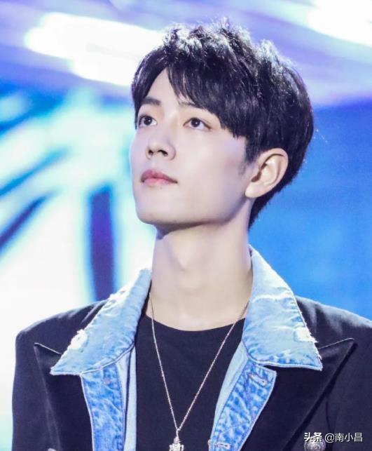 圈内三大顶流明星现状，易烊千玺：稳！蔡徐坤