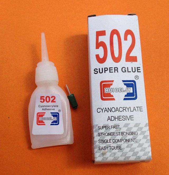 氰基丙烯酸酯在碱性条件下(氰基在酸性条件下水解)