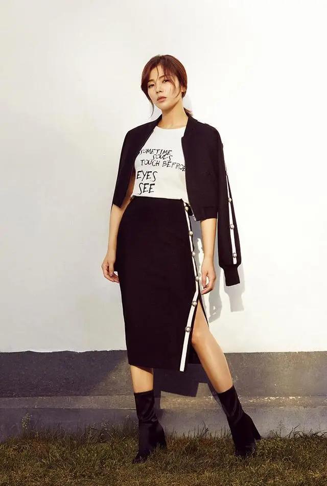 T恤下面别配阔腿裤了，学学刘涛这5种搭法，闭着眼照穿就行