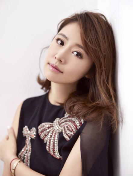 林心如舒淇姐妹同框，年龄相差不大，一个似少女一个被嘲笑是阿姨