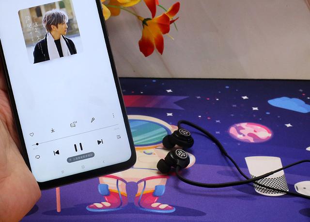 一路歌声相伴，JLab Fit Sport 3无线蓝牙耳机更懂您