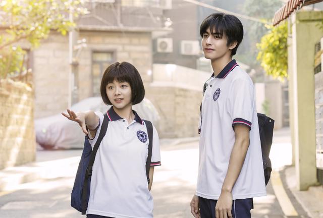 《以家人之名》凌贺二人回国，兄妹相处生疏，但感情变淡才是现实