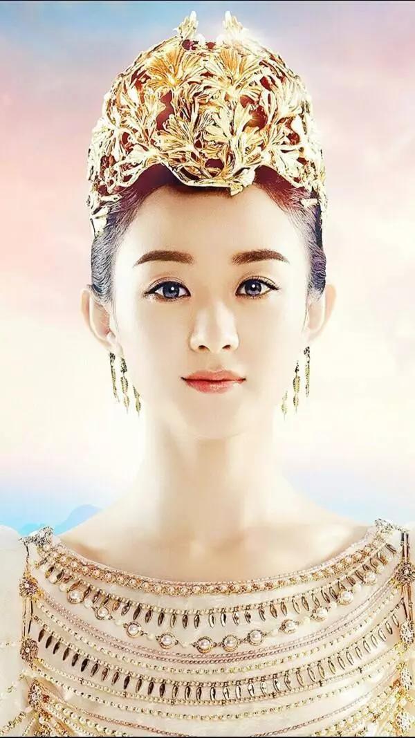 刘亦菲戴王冠美上热搜！原来会戴"王冠"的女孩，都成了真公主
