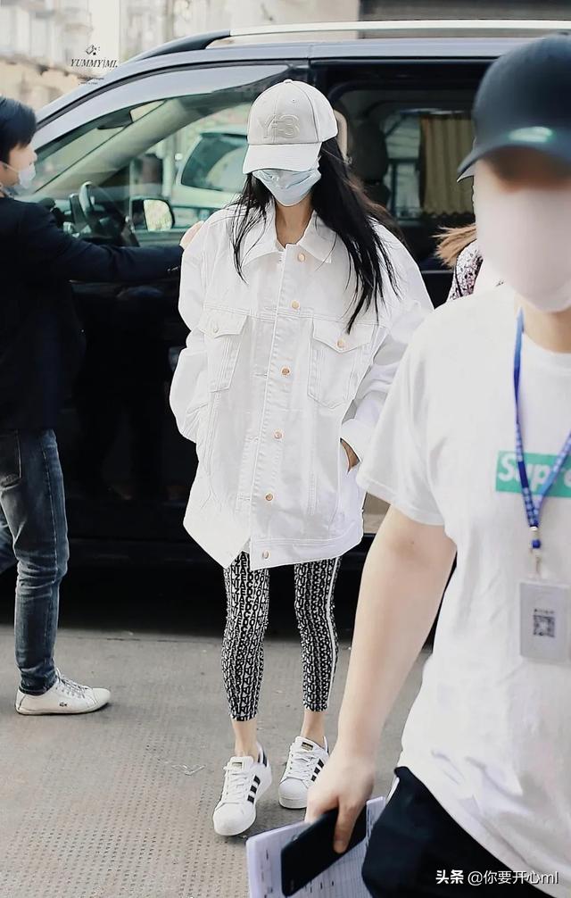 杨幂的裤子强迫症看着是灾难，关键是好好的腿