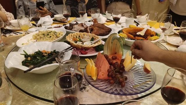 酒店酒席一桌多少钱