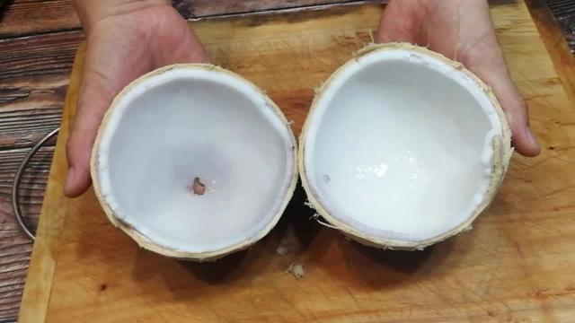 整个的椰子要怎么打开取里面白色的椰肉