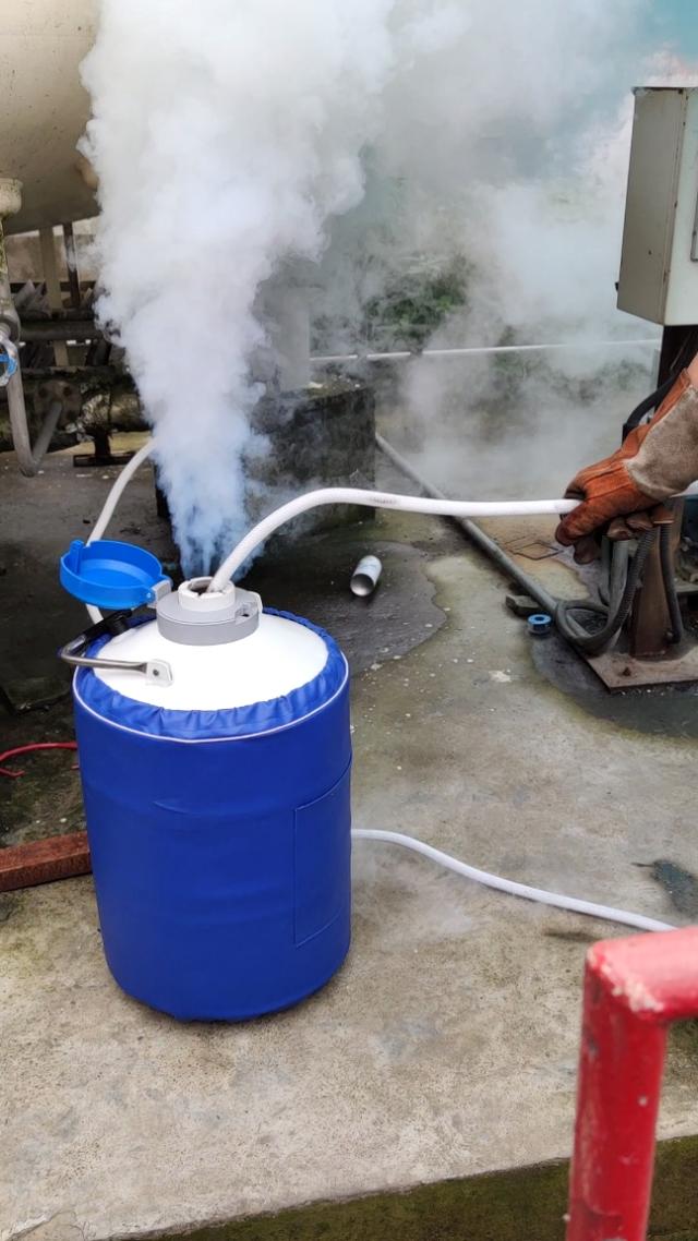 现在价格650一吨,或者720元一升,区域百也有不同度;液氮:液态的氮气