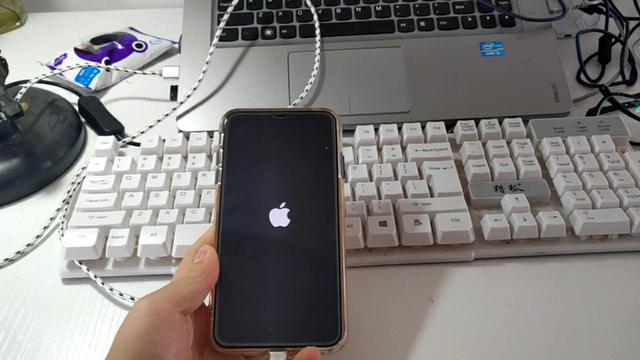 iphone5無限重啟怎麼解決啊畫面停留在白蘋果