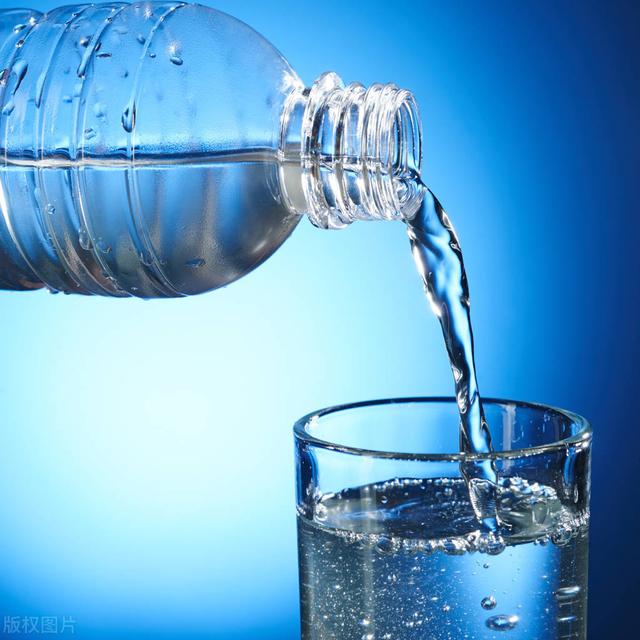 Why does bottled water have a shelf life, and what are the risks of