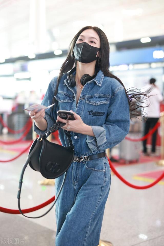 Zeng Keni appeared at Beijing Airport - iNEWS
