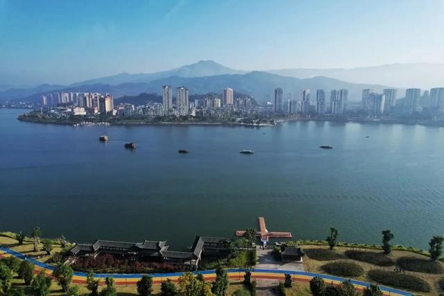Hanfeng let's go!The sun is just right, autumn tour of Hanfeng Lake, painting ...