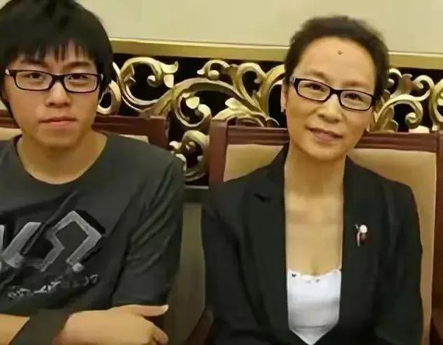 老戲骨周野芒：和他愛情里的兩個女人！ - 資訊咖