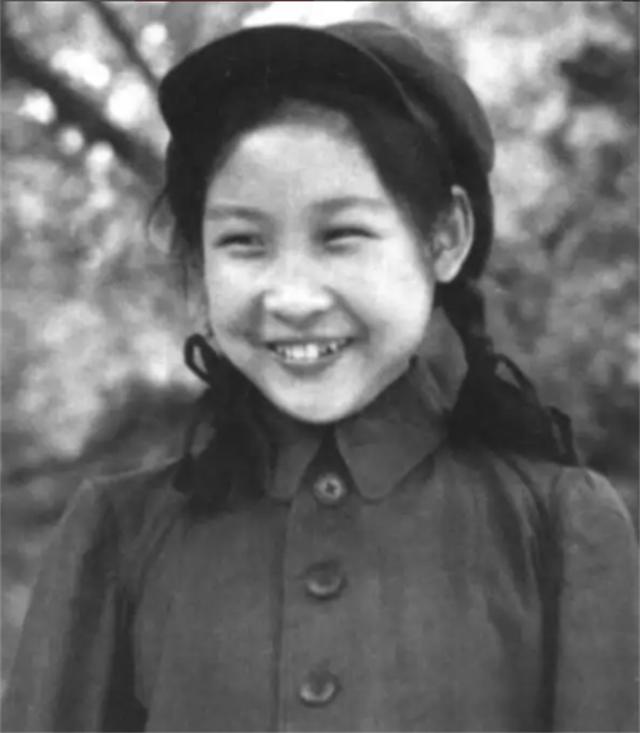 In 1953, Li Min participated in a cultural performance and was stopped ...