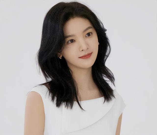 What is actor Zhang Ruonan's English name? - iNEWS