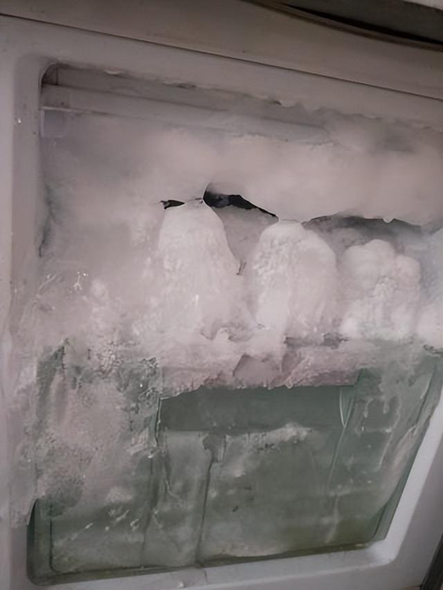 No matter how thick the ice in the refrigerator is, all the frost will