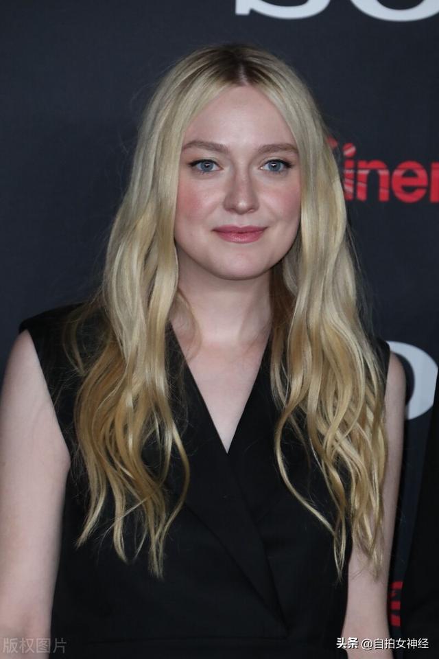 Dakota Fanning is beautiful and charming in a black suit vest + black ...