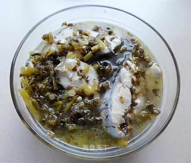 Braised mackerel with pickled vegetables Traditional mackerel recipe