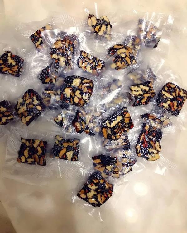 The process of making donkeyhide gelatin cake iNEWS