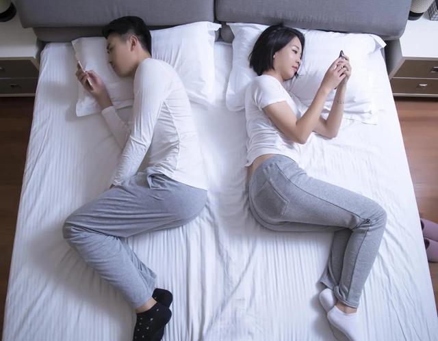Is it normal for couples to sleep in separate beds? - iNEWS